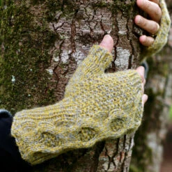 Hort Mitts Pattern(Hort Mitts) -Stolen Yarn Store IMG 0578