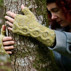 Hort Mitts Pattern(Hort Mitts) -Stolen Yarn Store IMG 0581