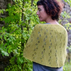 Sea Bubbles Shawl Pattern(Sea Bubbles) -Stolen Yarn Store IMG 3749