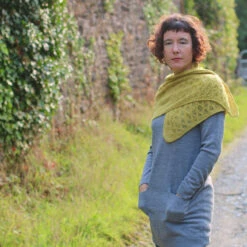 Sea Bubbles Shawl Pattern(Sea Bubbles) -Stolen Yarn Store IMG 3803