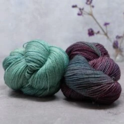Grianchloch Shawl Yarn Kit(Grianchloch Shawl Kit) -Stolen Yarn Store IMG 4732