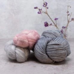 Grianchloch Shawl Yarn Kit(Grianchloch Shawl Kit) -Stolen Yarn Store IMG 4742