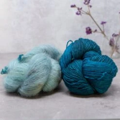 Grianchloch Shawl Yarn Kit(Grianchloch Shawl Kit) -Stolen Yarn Store IMG 4743