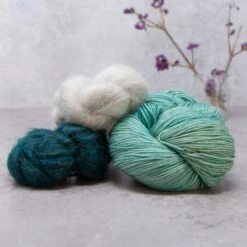 Grianchloch Shawl Yarn Kit(Grianchloch Shawl Kit) -Stolen Yarn Store IMG 4748