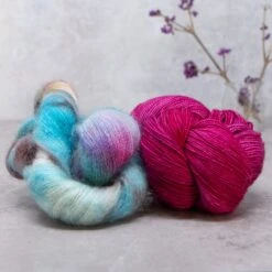Grianchloch Shawl Yarn Kit(Grianchloch Shawl Kit) -Stolen Yarn Store IMG 4750