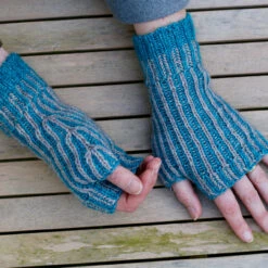 Furrow Mitts Pattern(Furrow Mitts) -Stolen Yarn Store IMG 5216 1