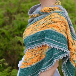 Juniper Wings Shawl Pattern(Juniper Wings) -Stolen Yarn Store IMG 6007