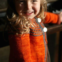 Eilonwy Junior Cardigan Pattern(Eilonwy Junior) -Stolen Yarn Store IMG 6499