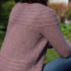 Guggen Cardigan Pattern(Guggen) -Stolen Yarn Store IMG 7890