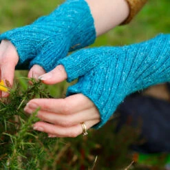 Finglas Mitt Pattern(Finglas) -Stolen Yarn Store IMG 8690