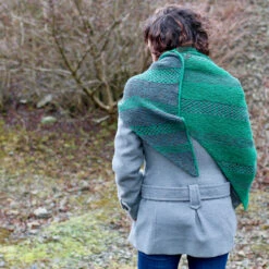 Cois Farraige Shawl Pattern(Cois Farraige Shawl) -Stolen Yarn Store IMG 9954