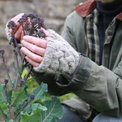 Inis Beg Hat And Mitts Pattern(Inis Beg Hat And Mitts Pattern) -Stolen Yarn Store mitt cover